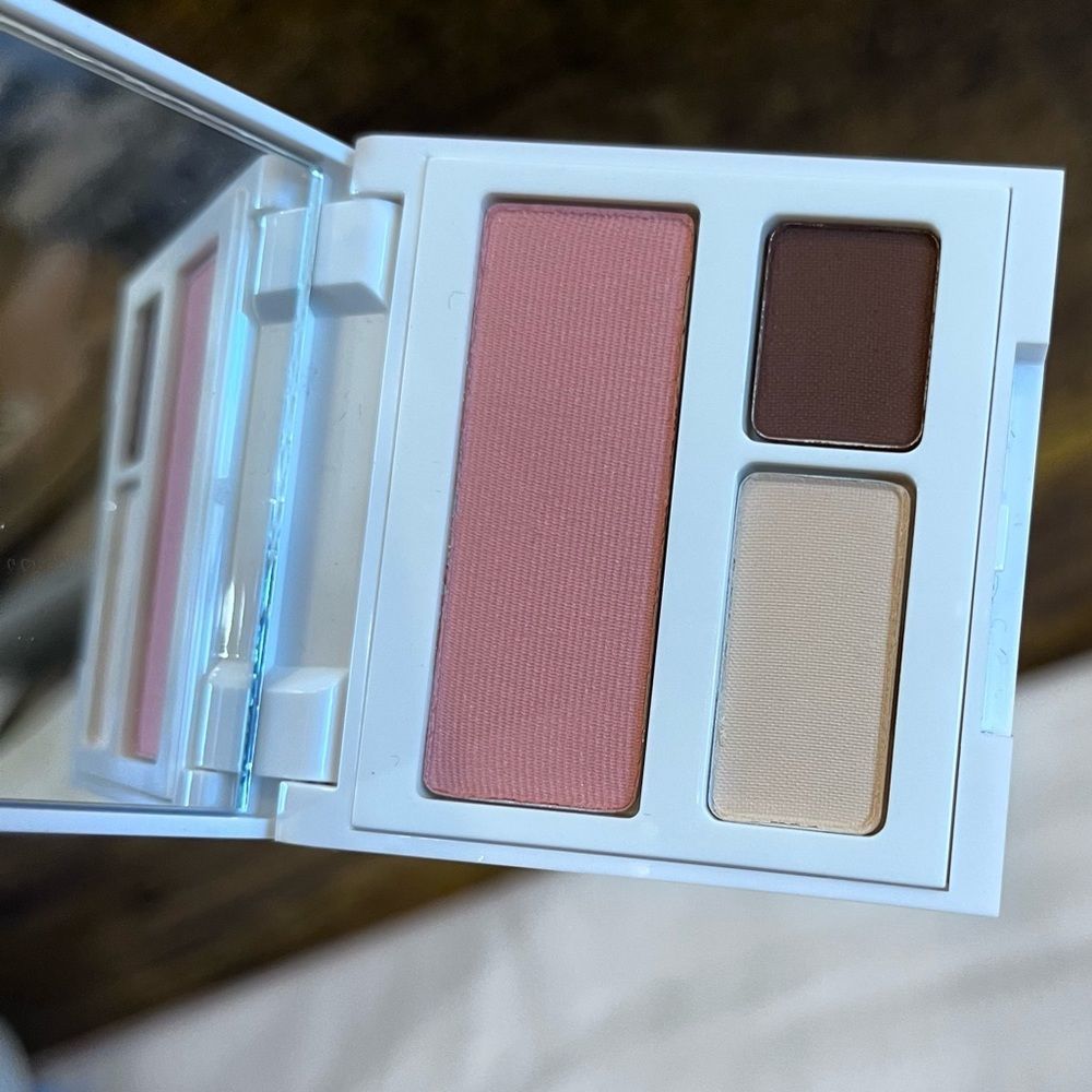 CLINIQUE EYESHADOW & BLUSH - Picture 3 of 6